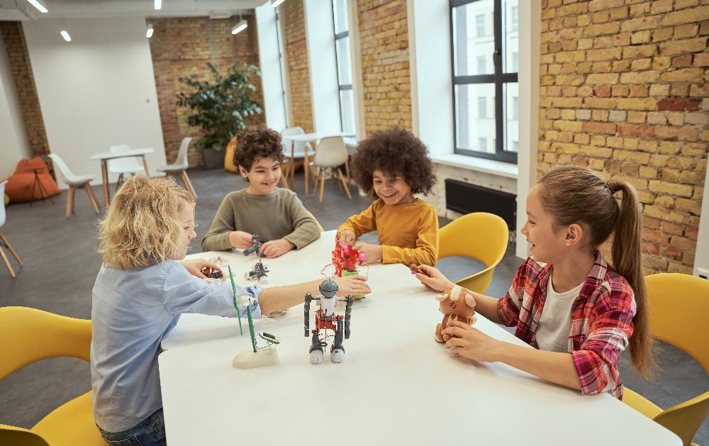 Mesas escolares compartidas